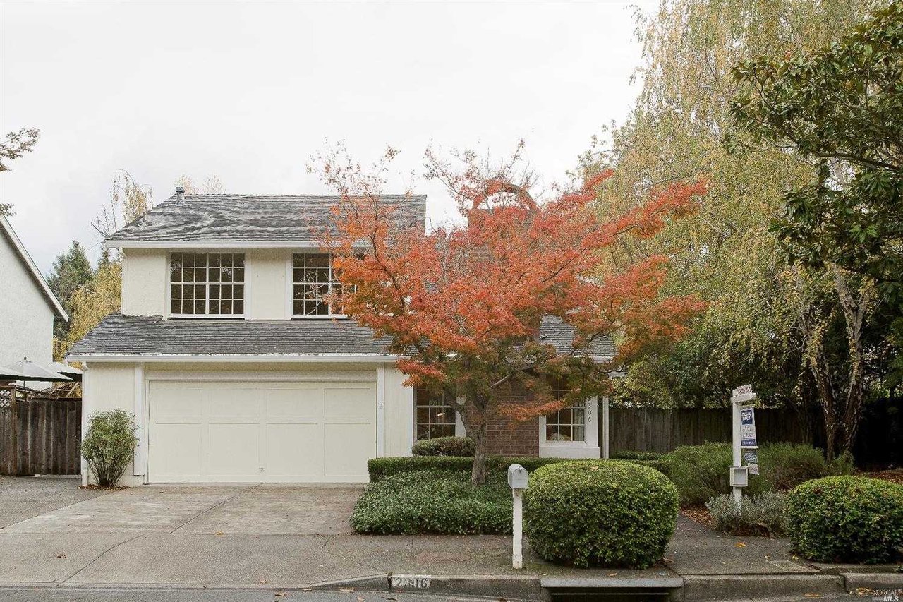 2306 Lakepark Dr