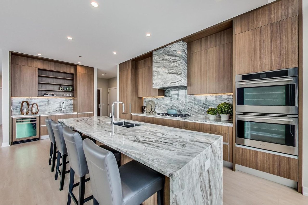 202 West Hill Street, Unit: 3803