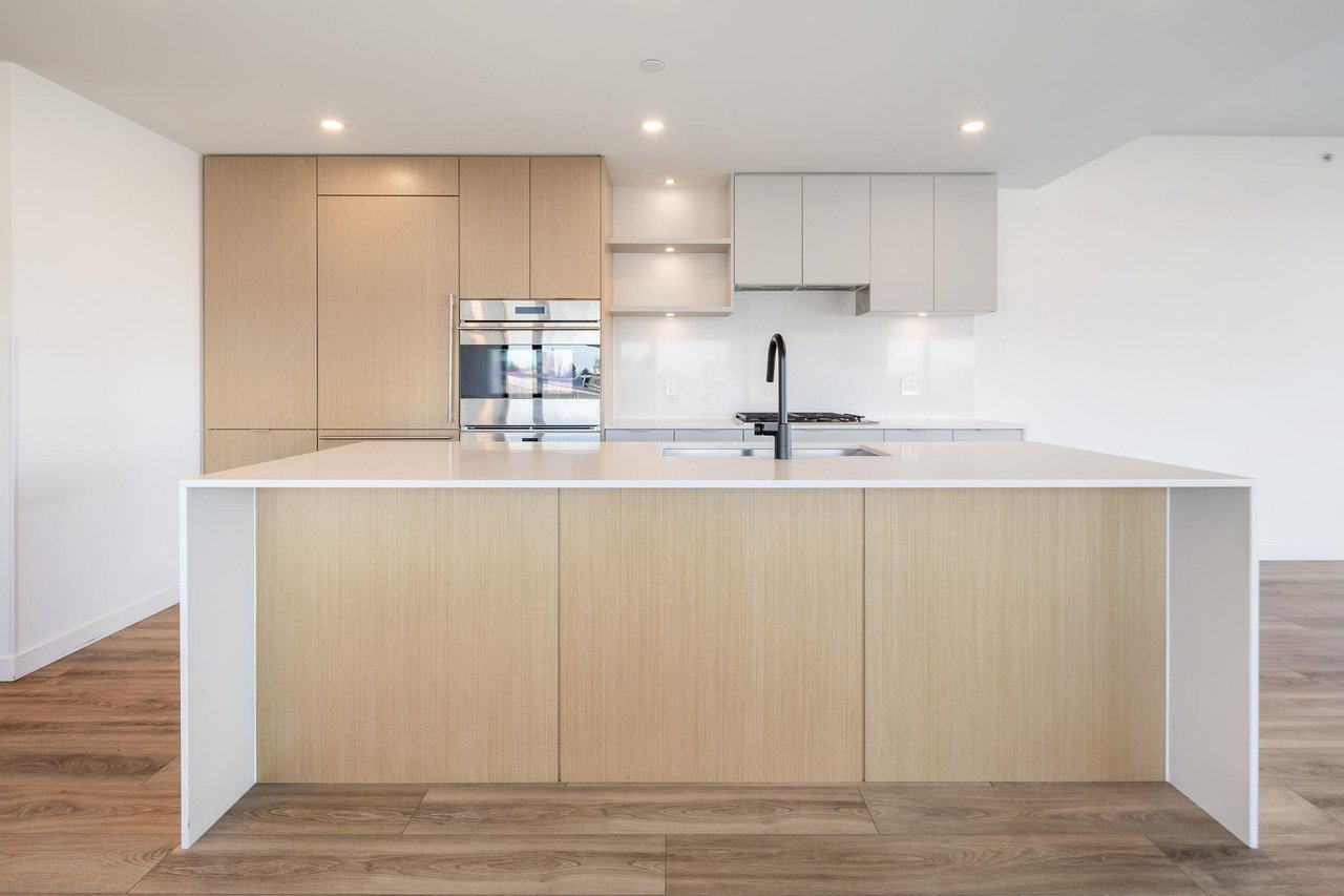 801-210 E 5th Ave