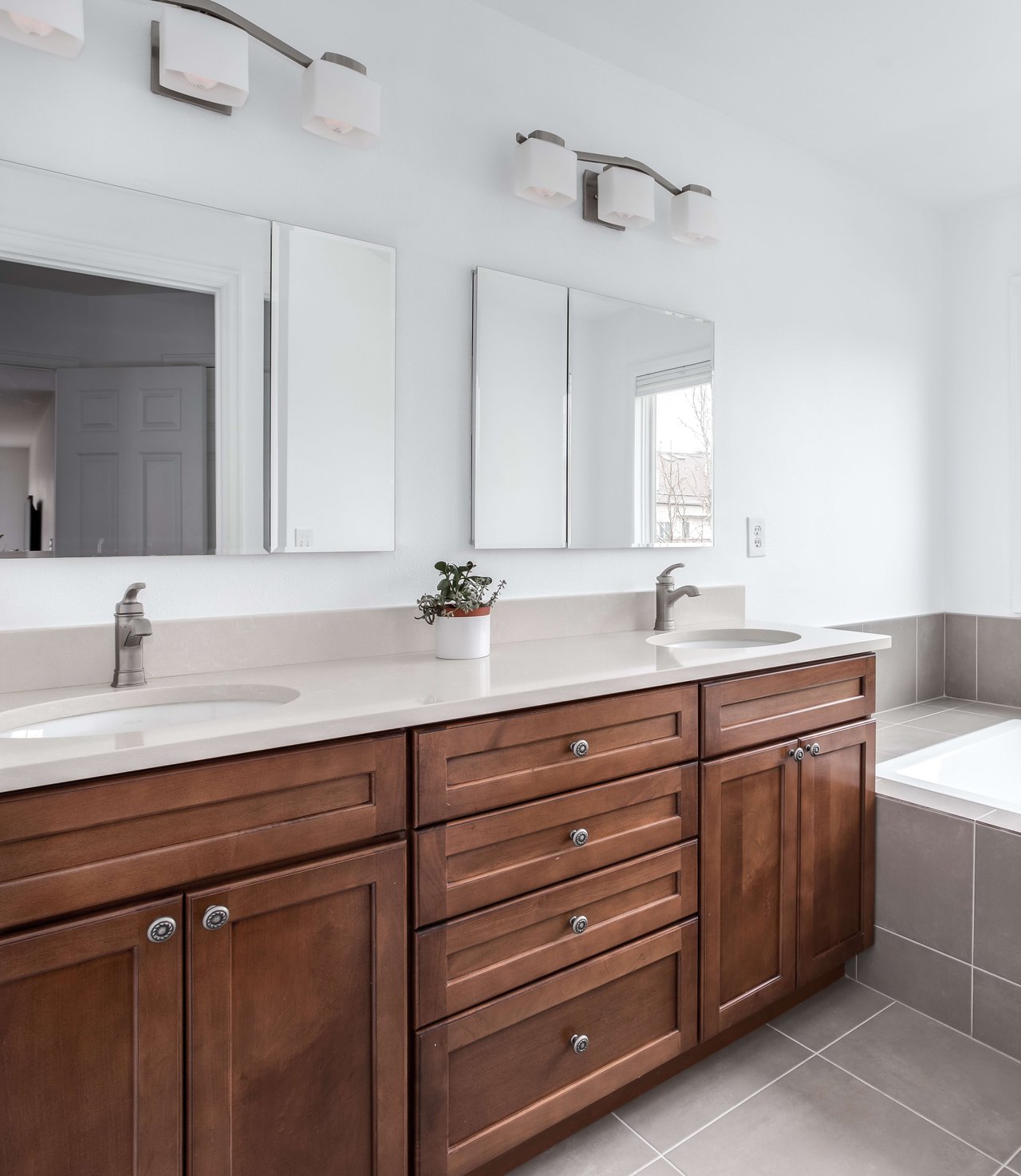 155 S Jackson Street Unit: D
