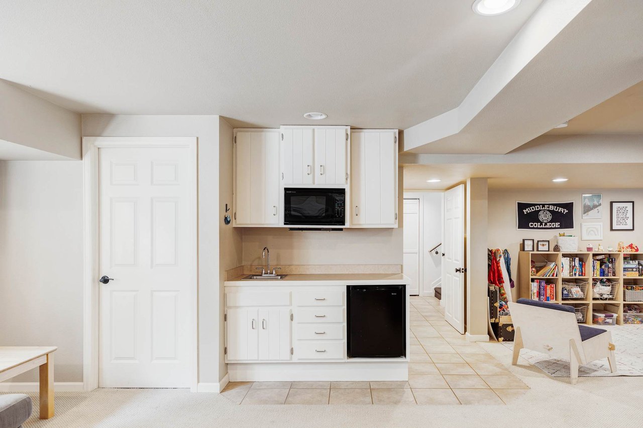 6095 Old Brompton Road