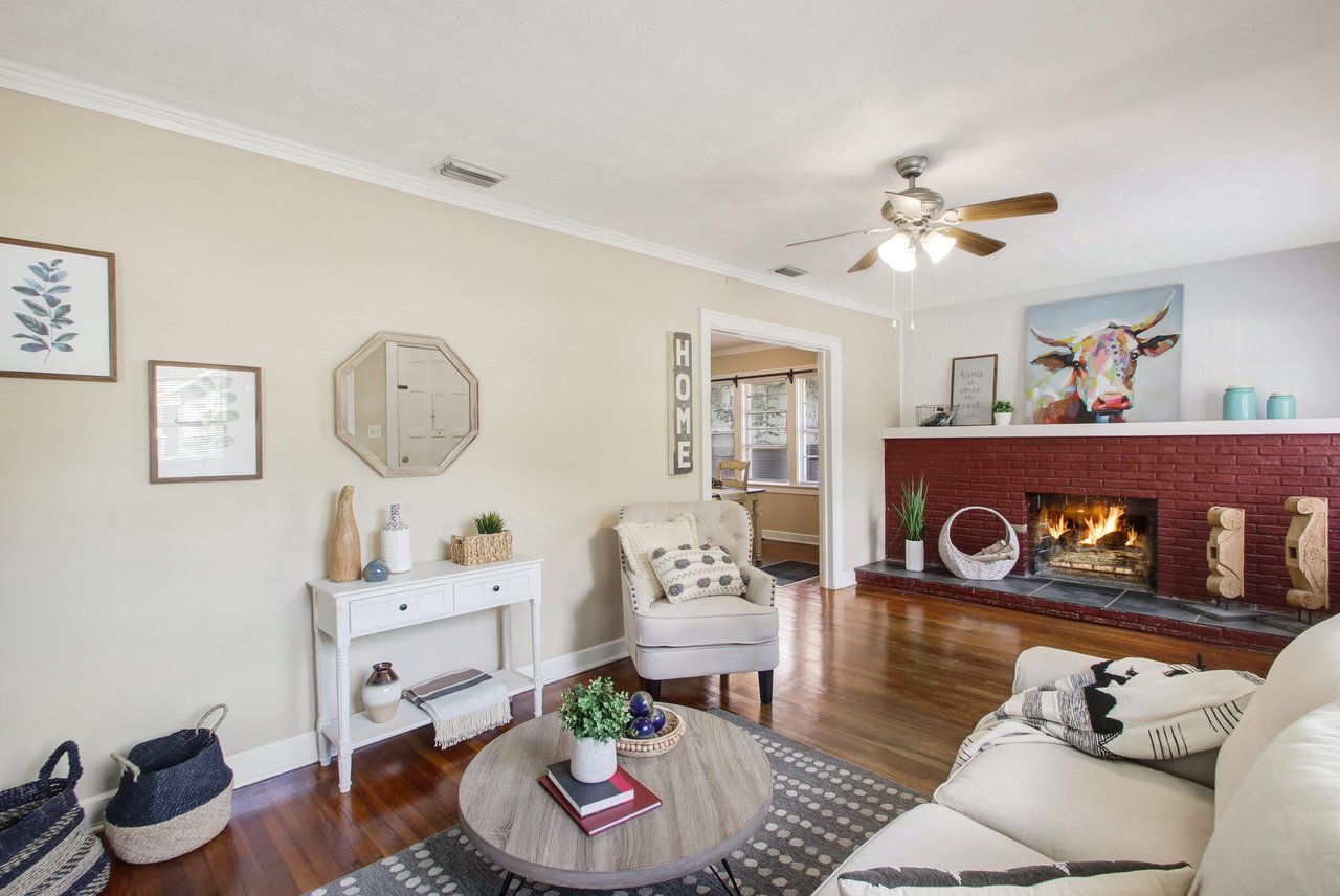 YOU MUST SEE THIS AMAZING OPPORTUNITY IN THE HEART OF MURRAY HILL!
