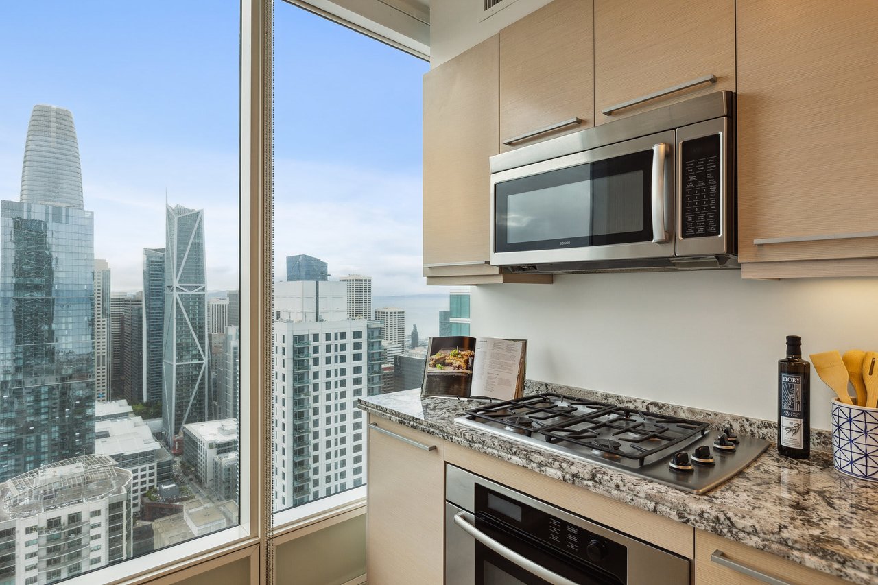 425 1st Street Unit: 4306