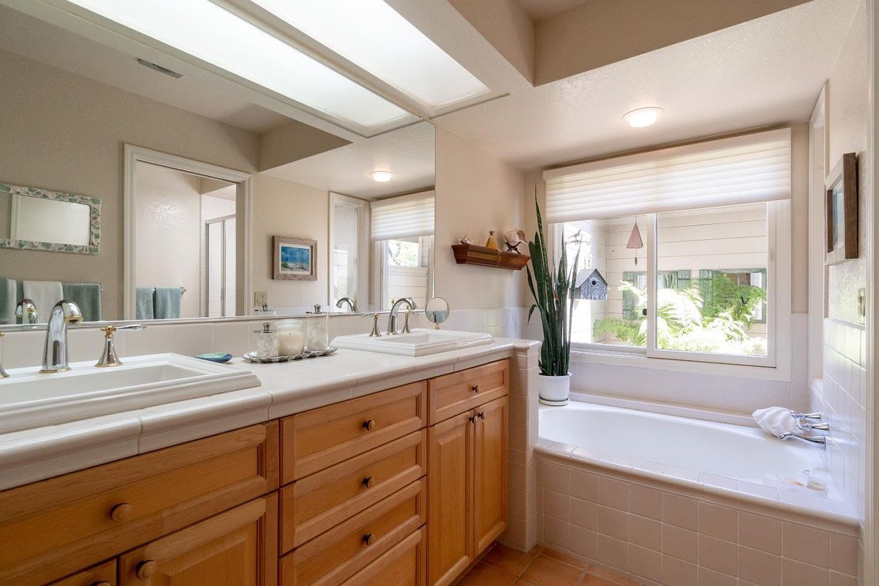 129 White Oaks Ln