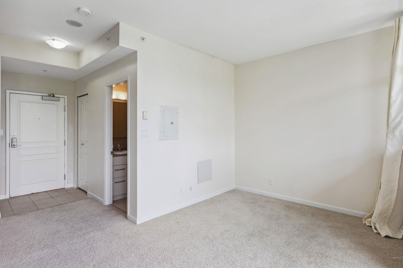 606-9288 University Cres