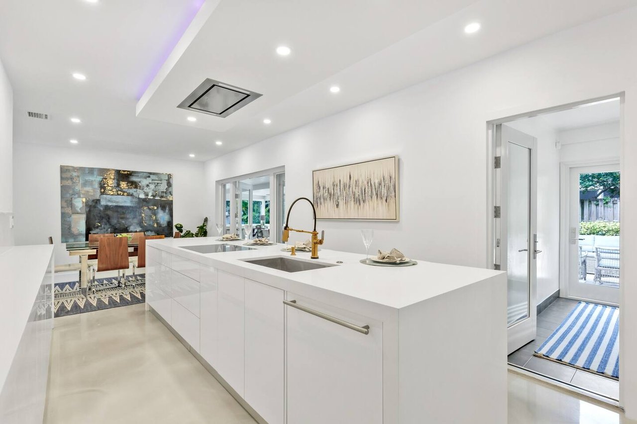 Pool Home w Jacuzzi by Beaches/shopping!