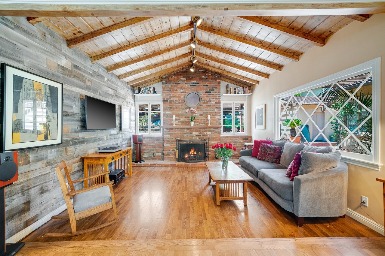A Lil Bit O' Country in Shadow Hills * SOLD at full price