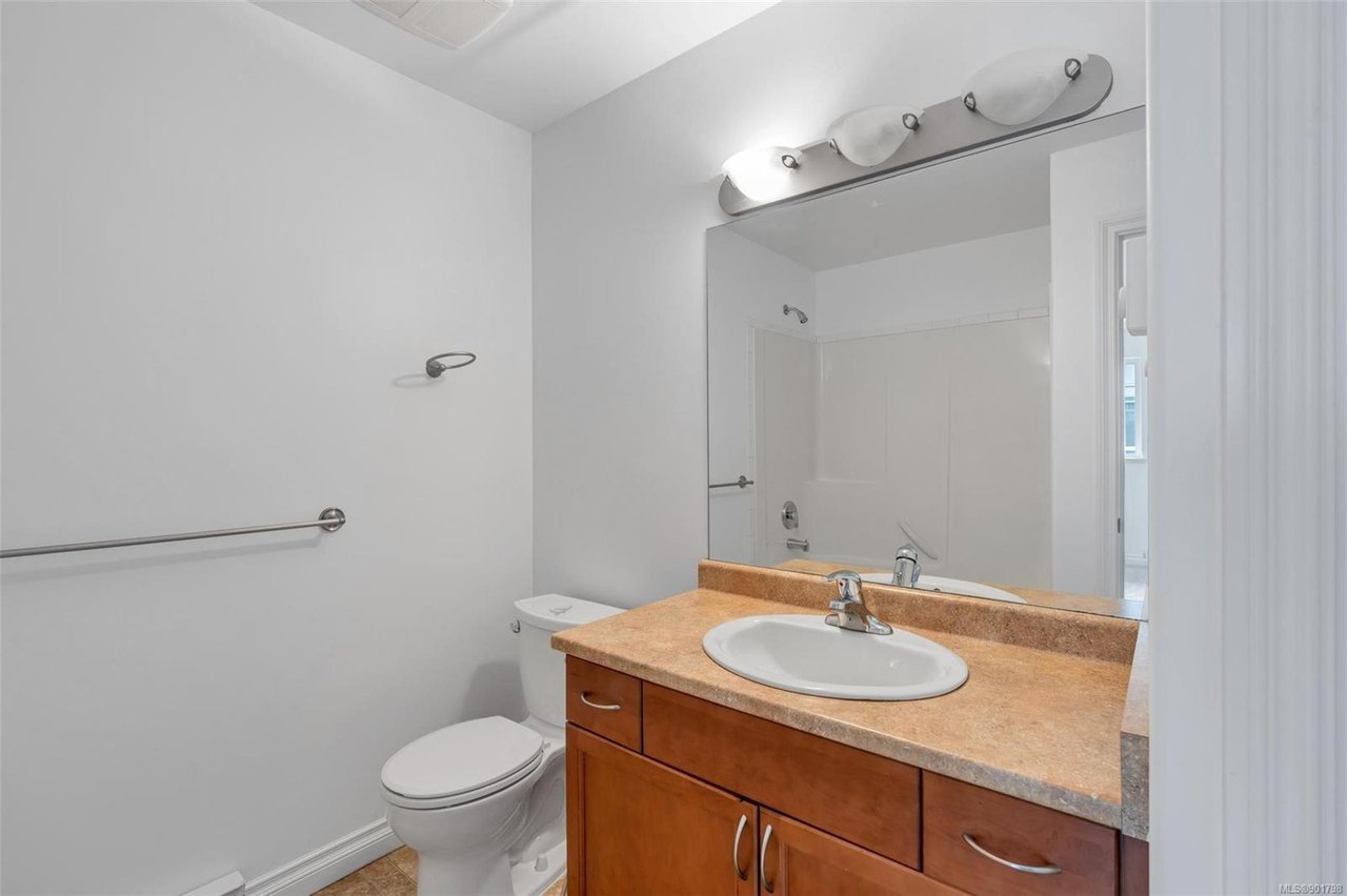 2-1405 Mallek Cres