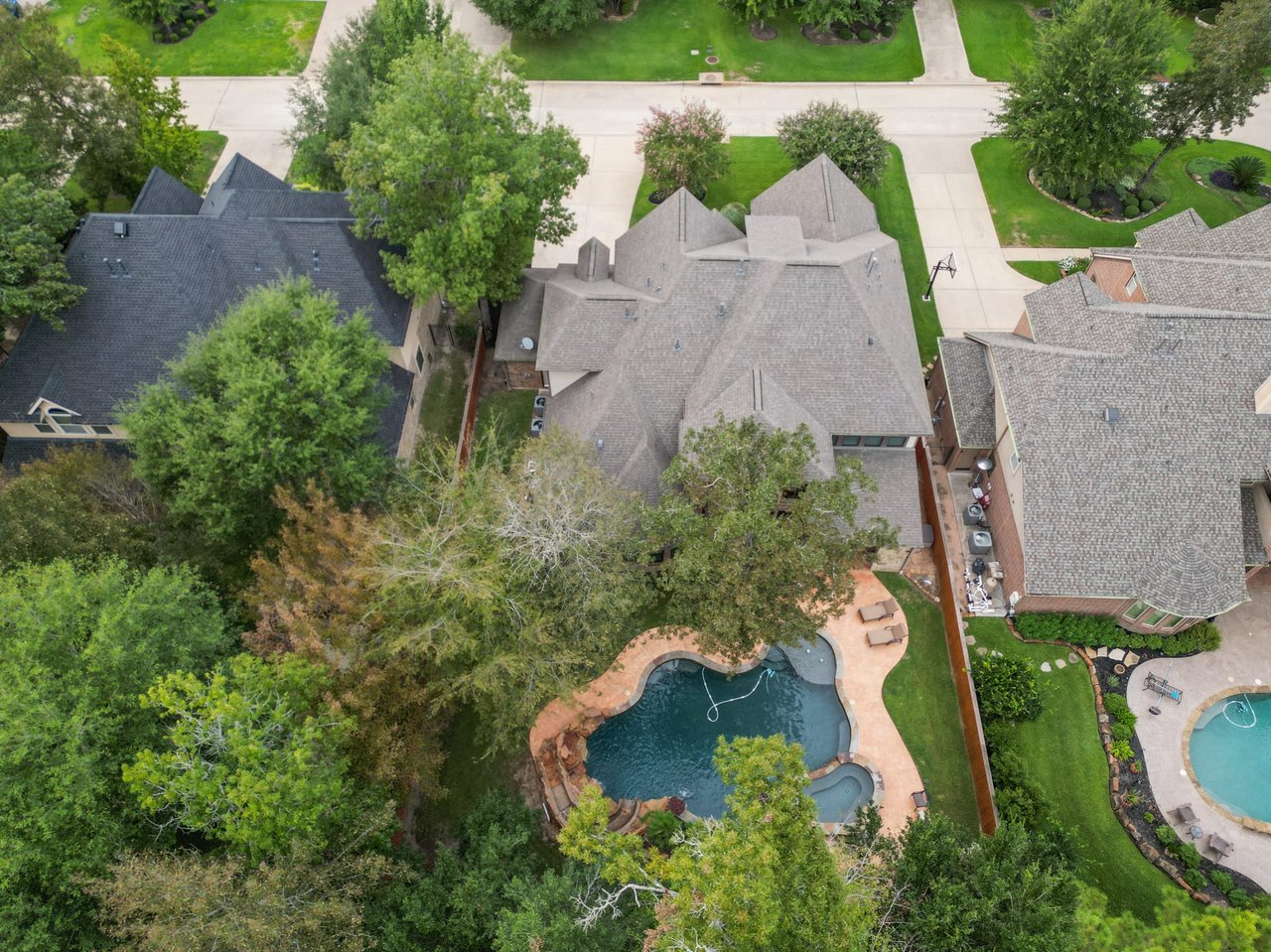 SpyGlass Classic Beauty...Montgomery ISD ~ 5 bedrooms with Backyard Oasis