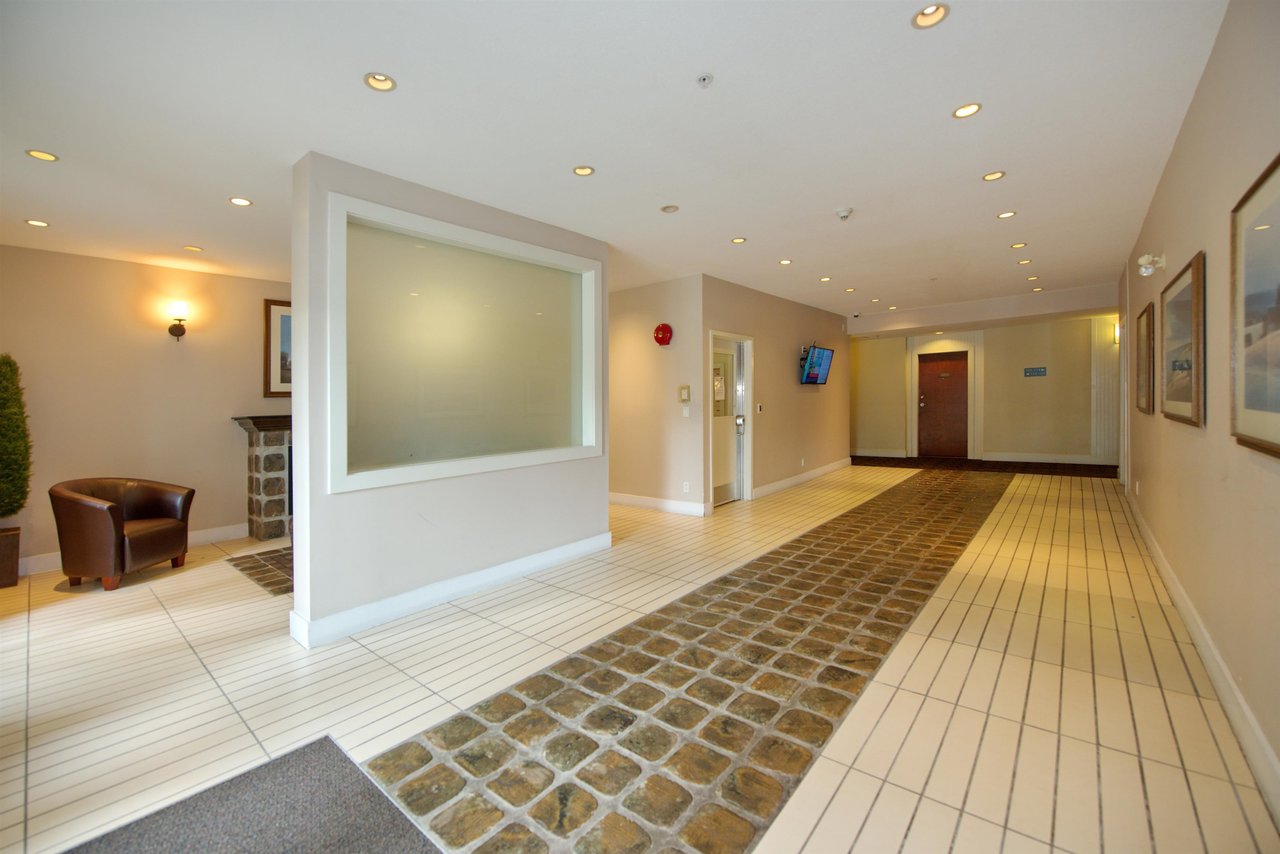 206-15385 101a Avenue, Surrey
