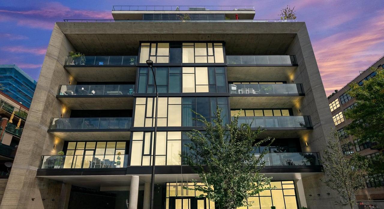 West Loop Luxury: 111 S Peoria St, #210