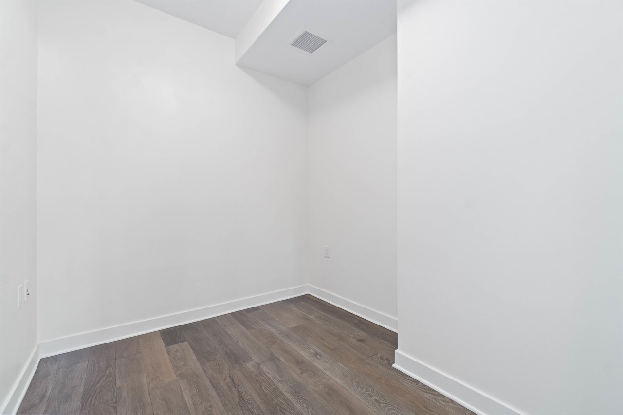 201-4468 Dawson St