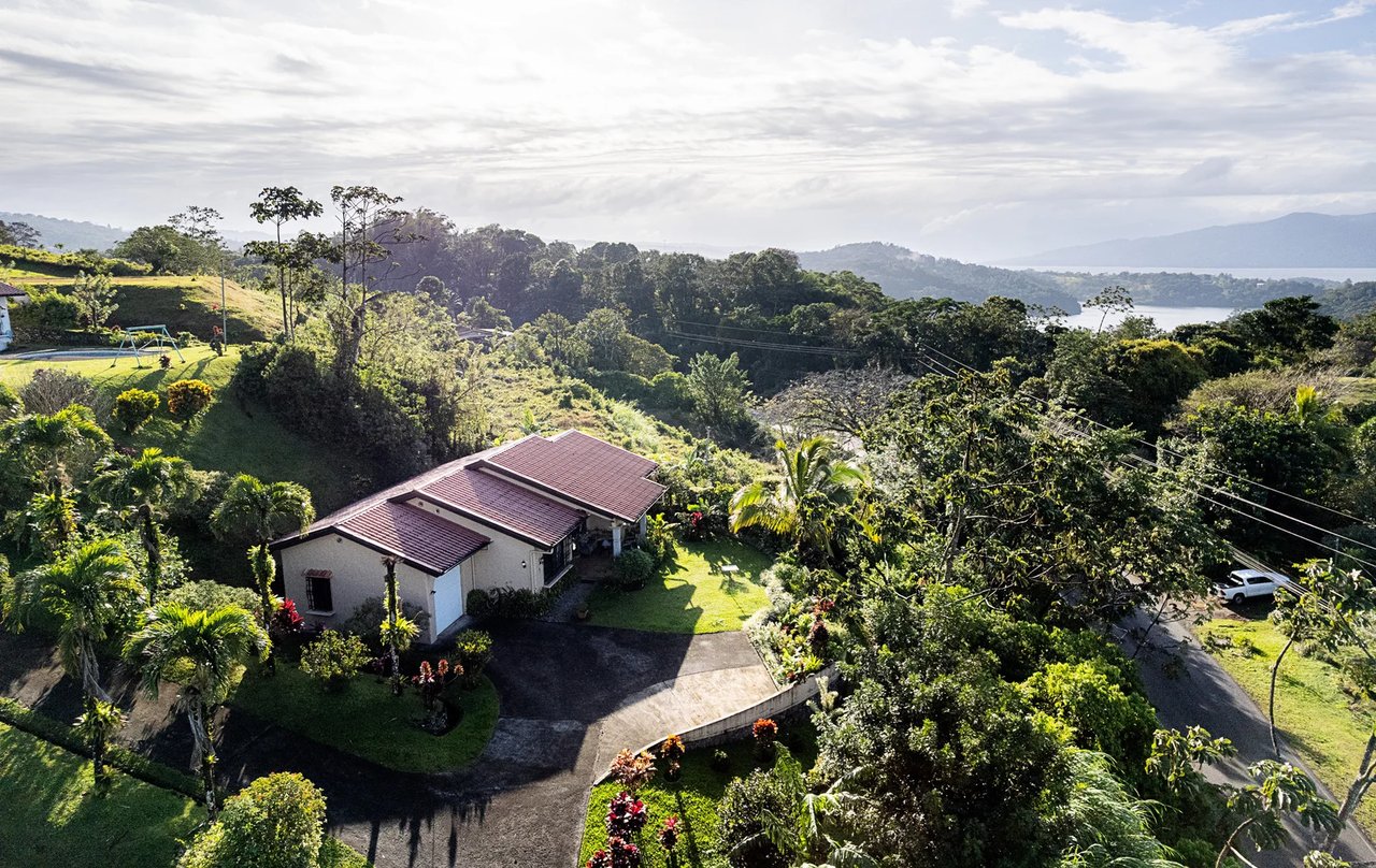 Lake View Family Home, Lake Arenal, Alajuela
