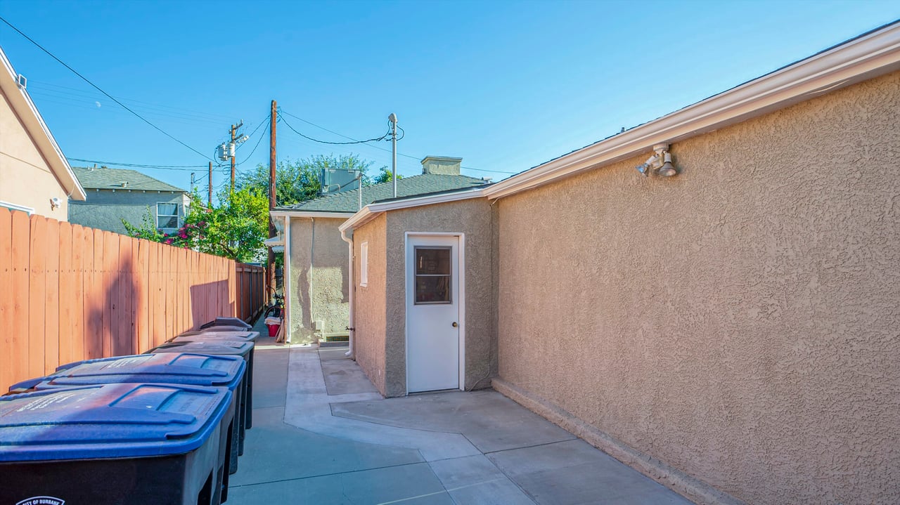 4-Plex in Prime Burbank Area with Great Upside Potential 