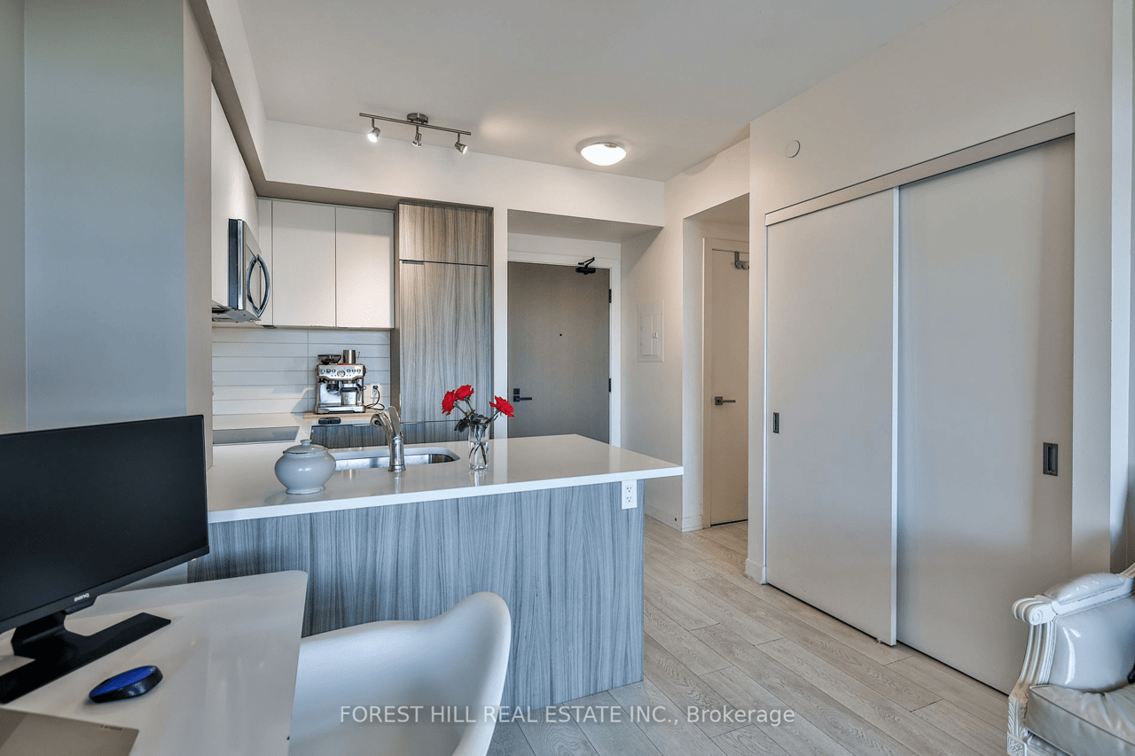 223 St. Clair Ave W 805