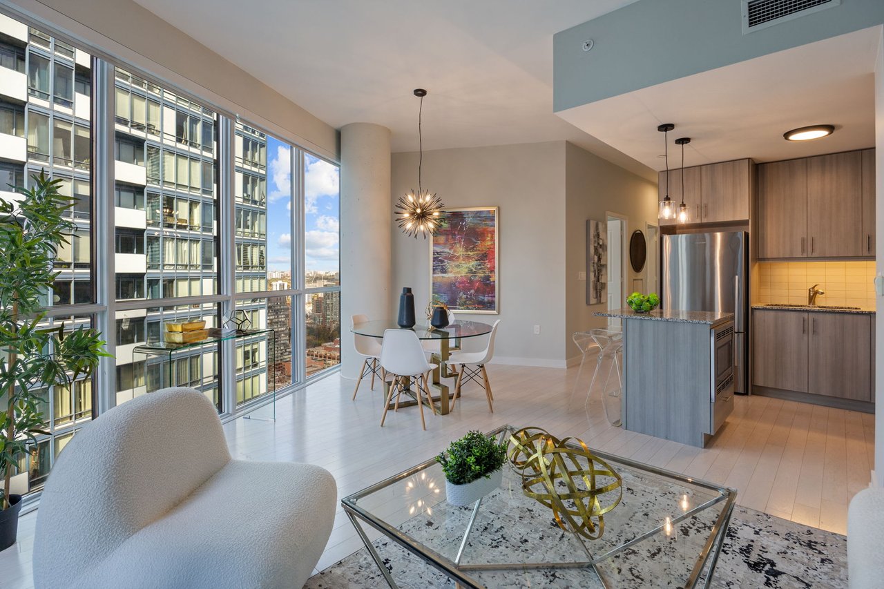 STUNNING PENTHOUSE IN ST. LAWRENCE MARKET AREA