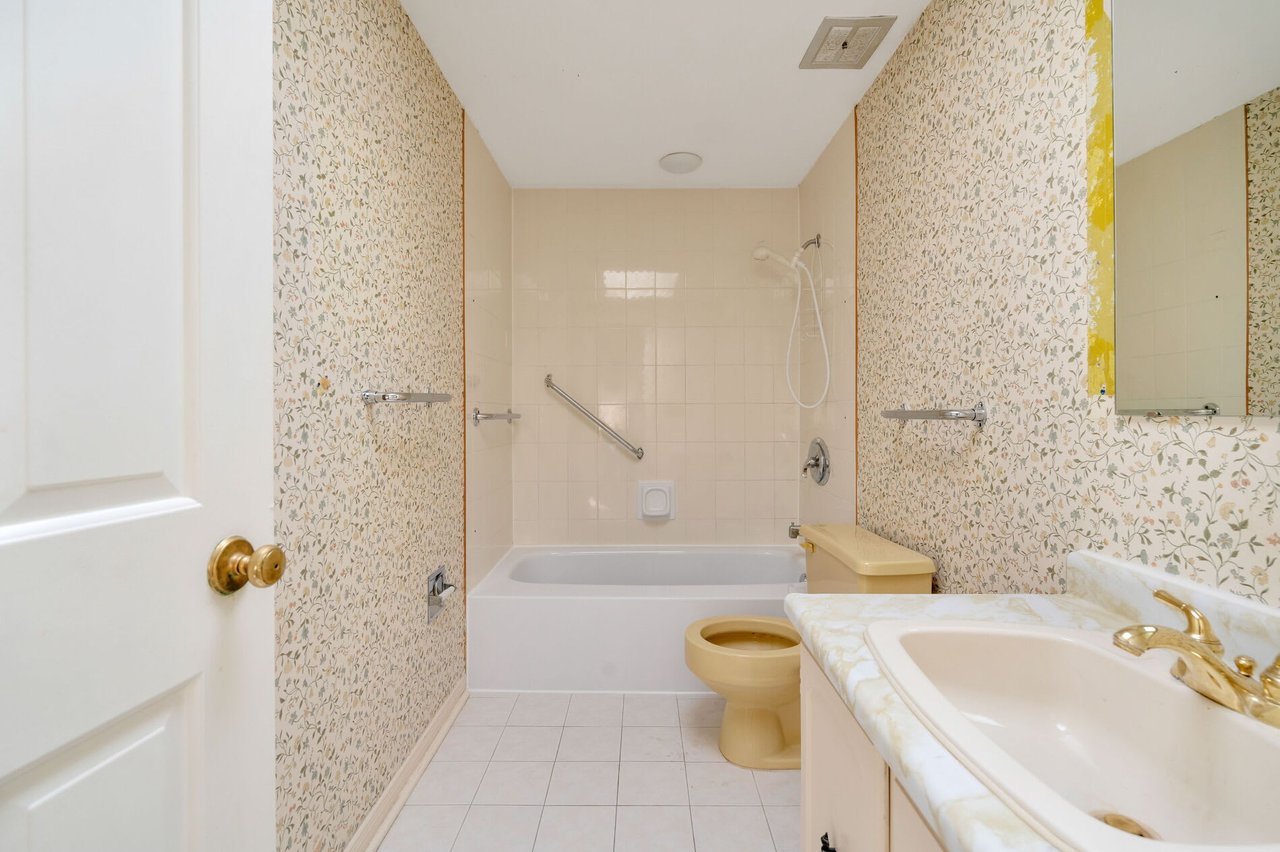 BAYVIEW VILLAGE TOWNHOME