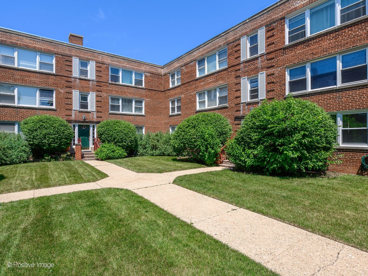 2200 W Farwell Ave Unit 1