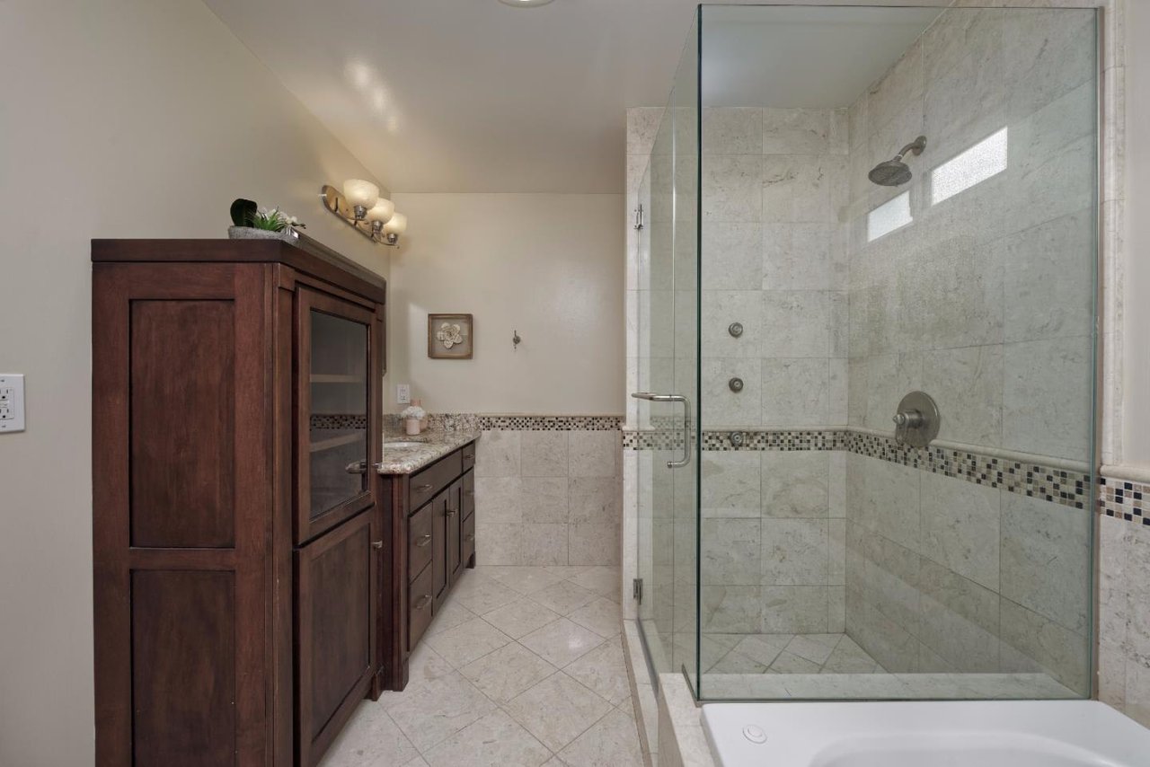 1093 Sunlite Dr