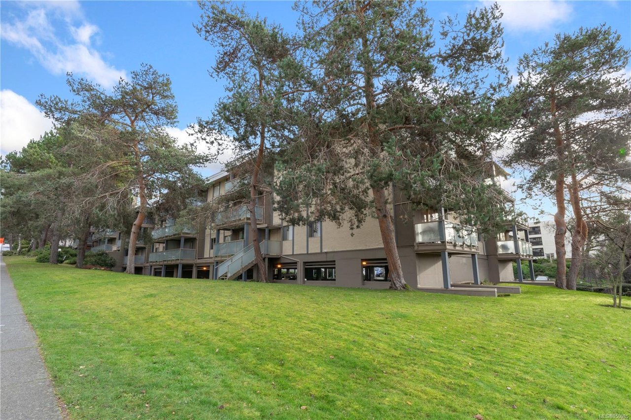 311-1025 Inverness Rd, Saanich
