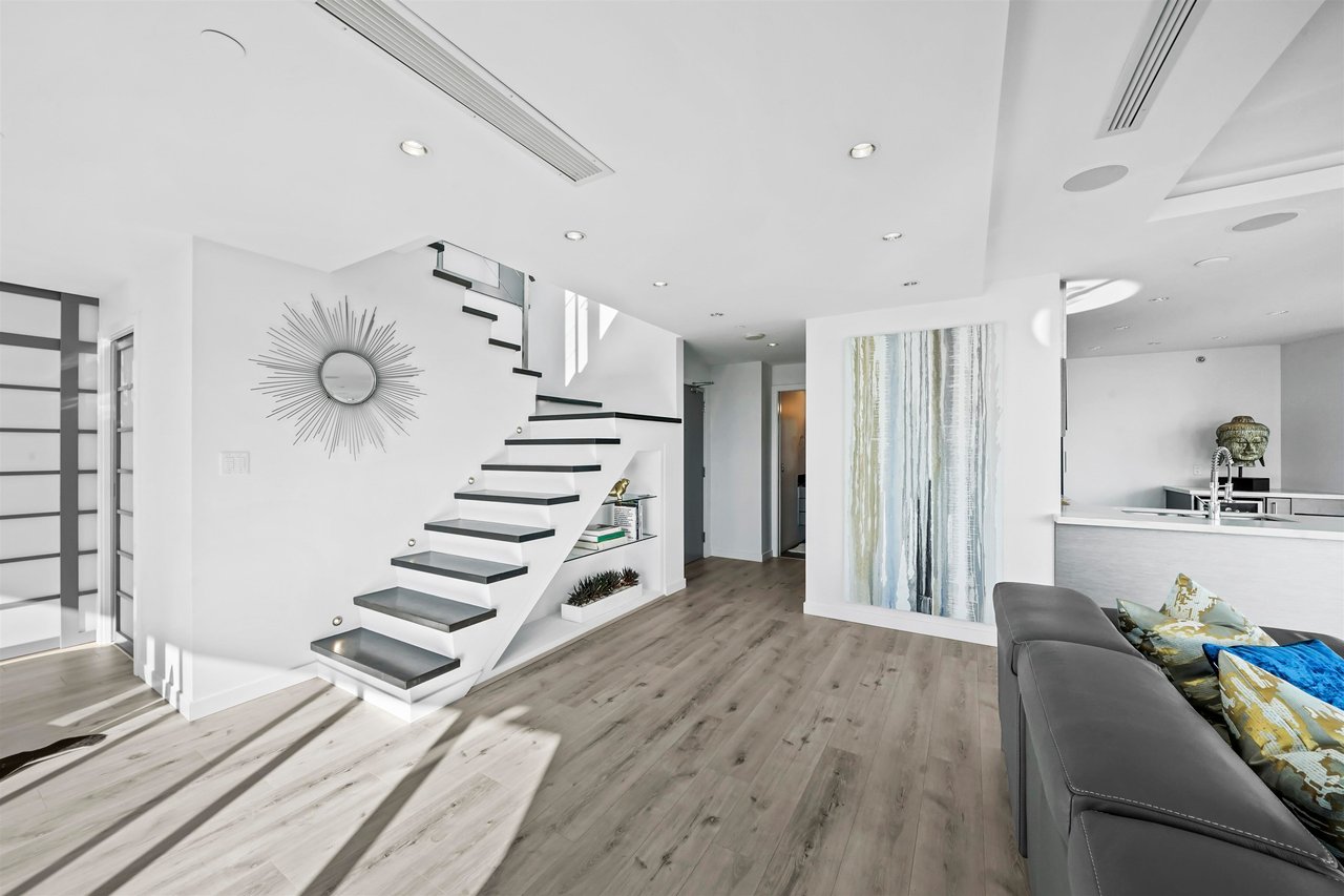 3905-188 Keefer Pl