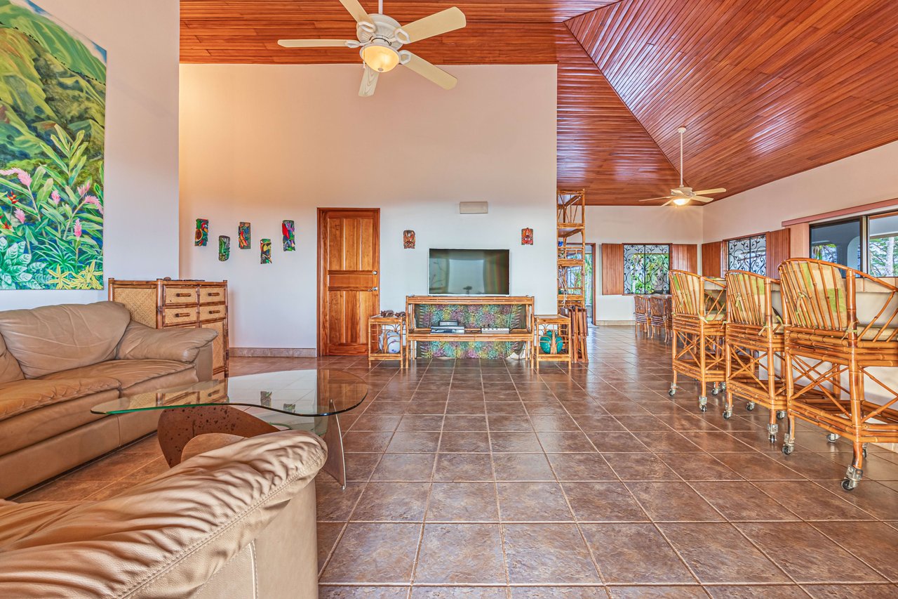 Casa De La Rosa, 3 Bedroom Ocean View Home in Lagunas!