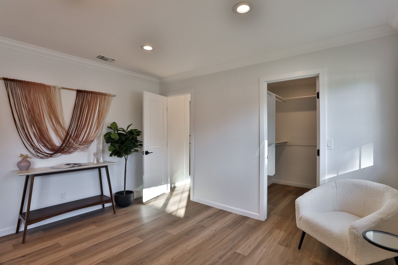 818 Eden Place