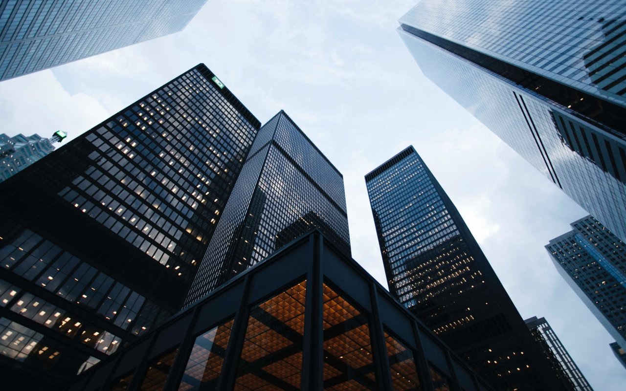 International Business Leaders and Their Real Estate Portfolios