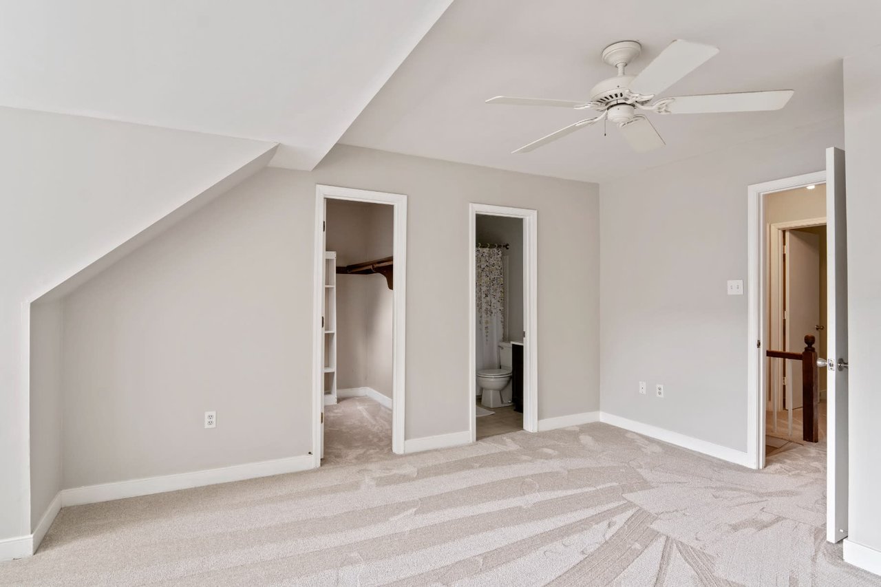 812 Roehampton Court