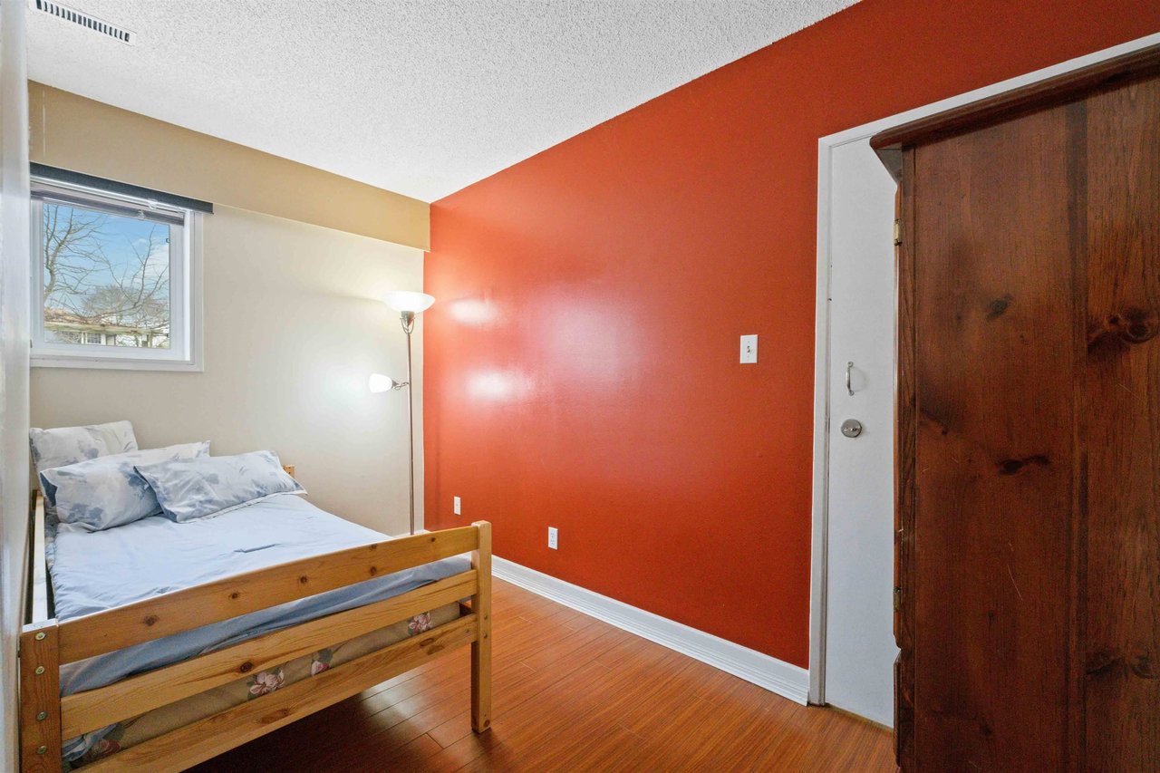 15774 96 Ave