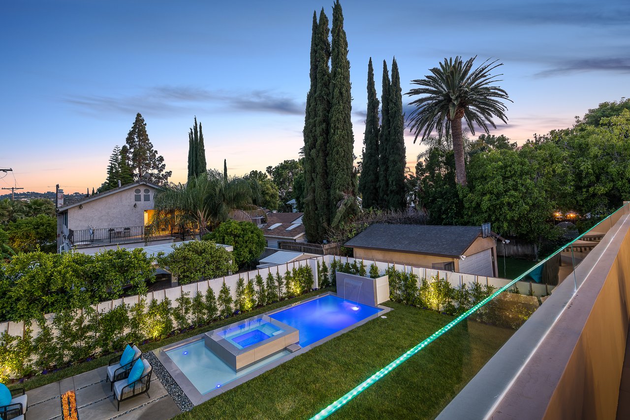 Stunning Modern Smart Home in Sherman Oaks