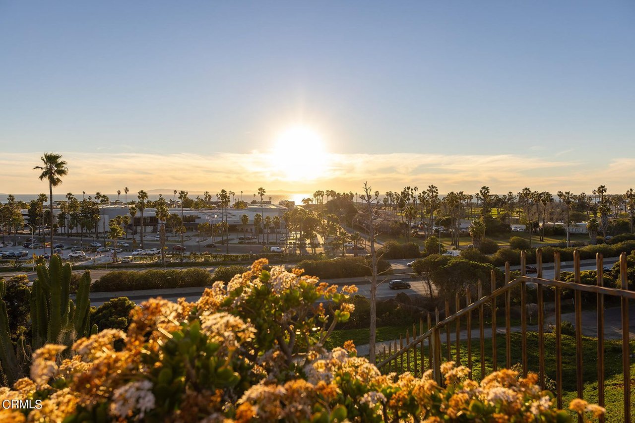 2056 Vista Del Mar Dr