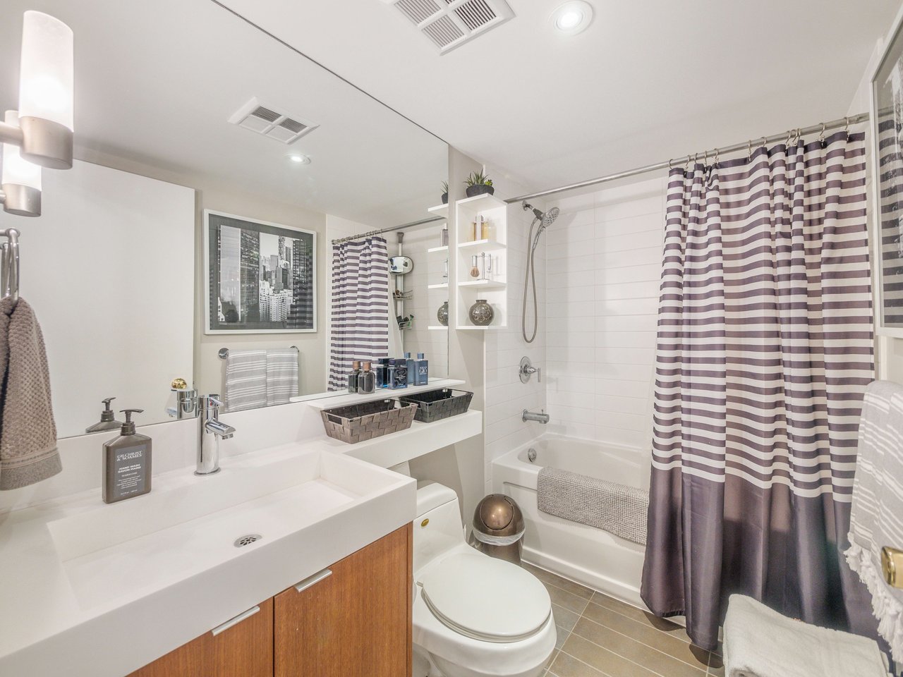 4305 - 25 Telegram Mews