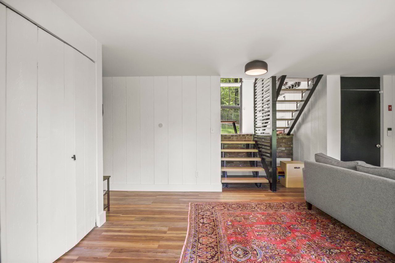 20 Comstock Lane