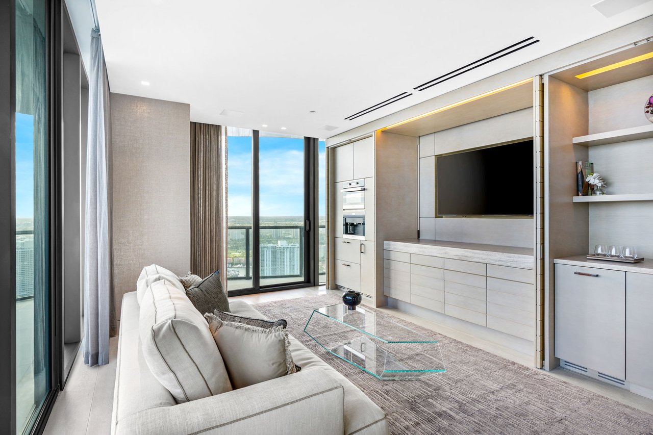 Regalia Sunny Isles PH 43