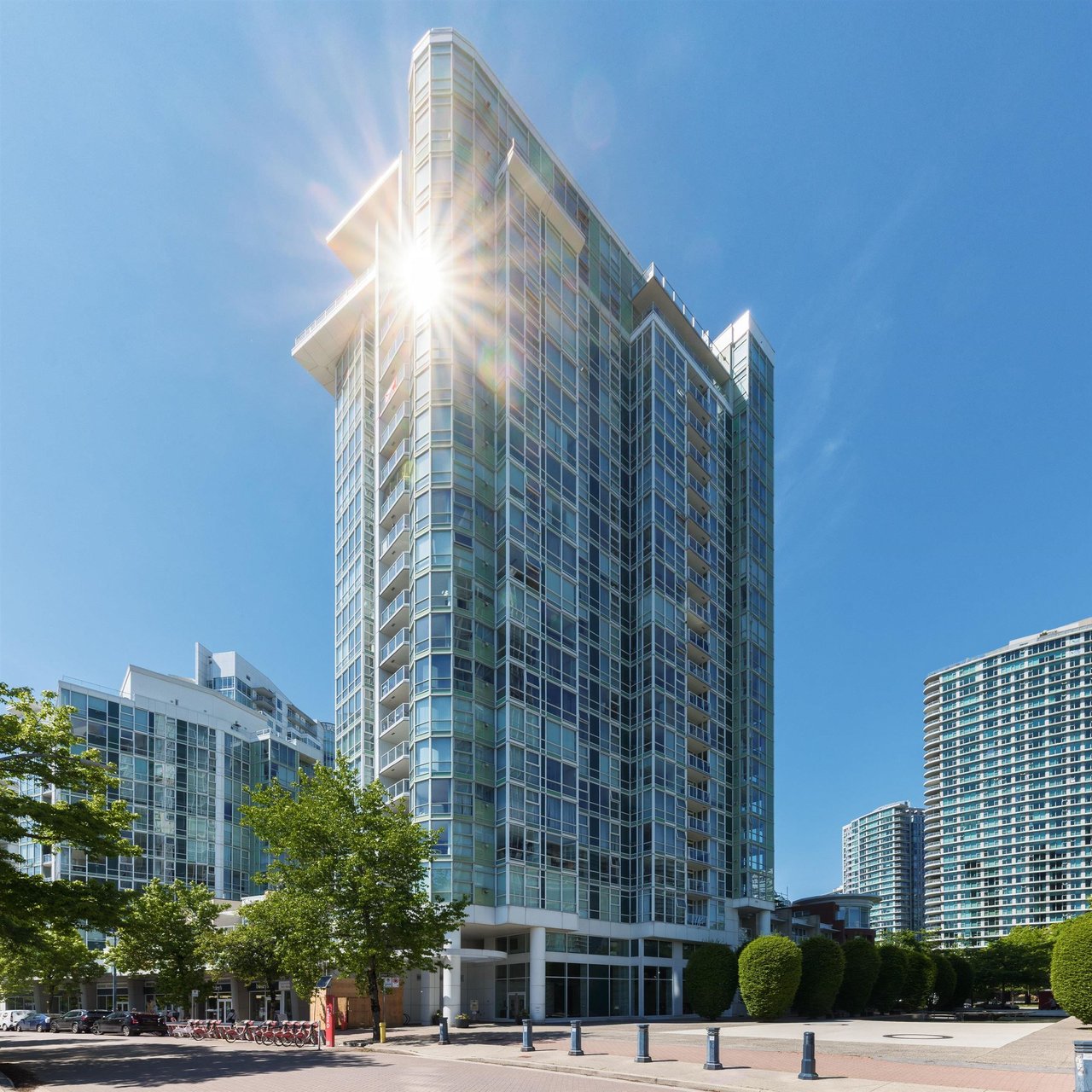 2106-1077 Marinaside Cres