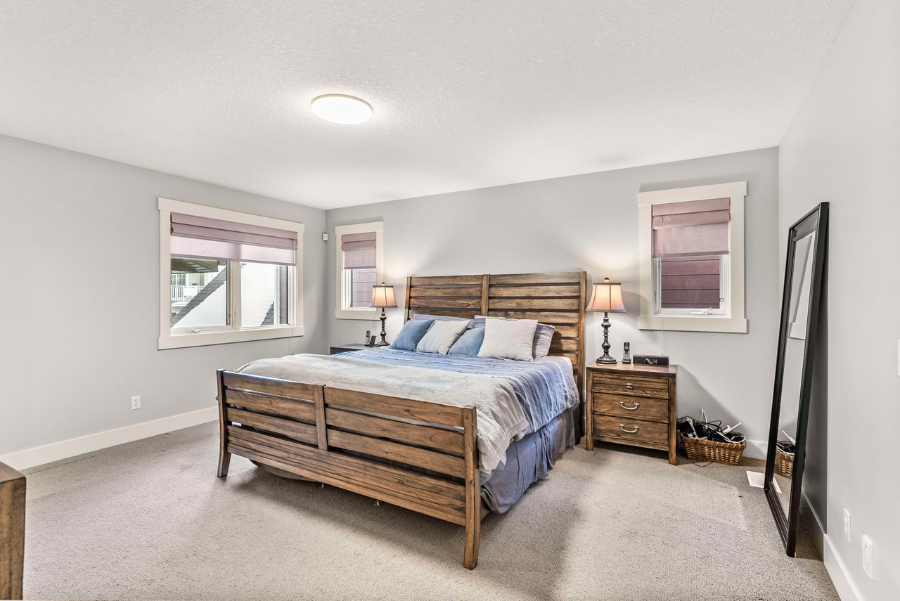 19 Tom Hoppe Mews SW