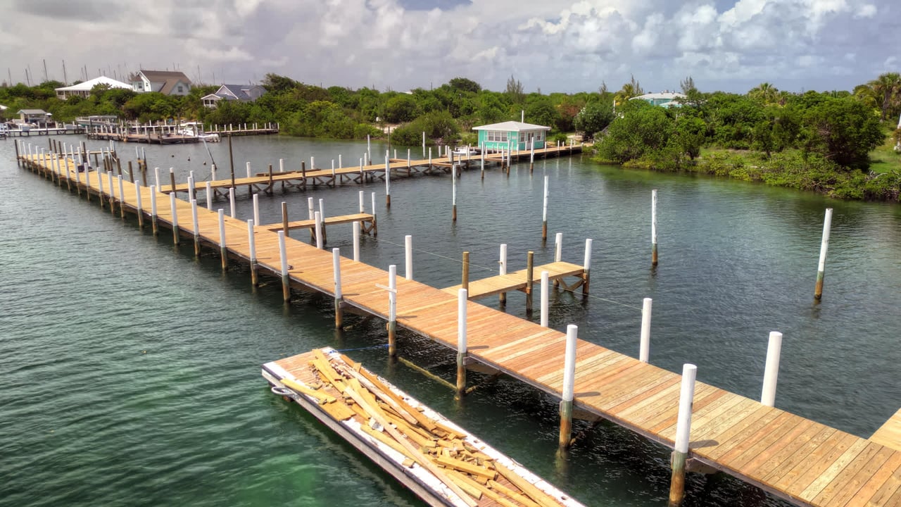 The Leeward Yacht Club Green