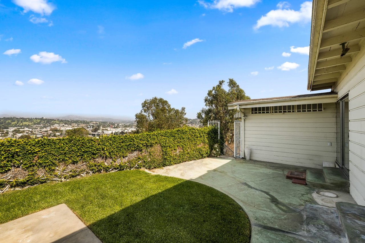 2590 Lake View Ave, Silverlake