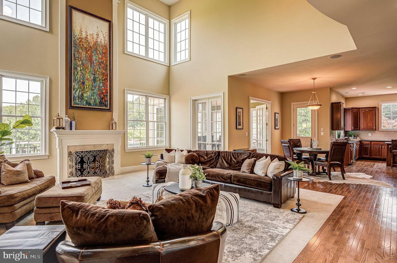 3187 LORENZO LANE