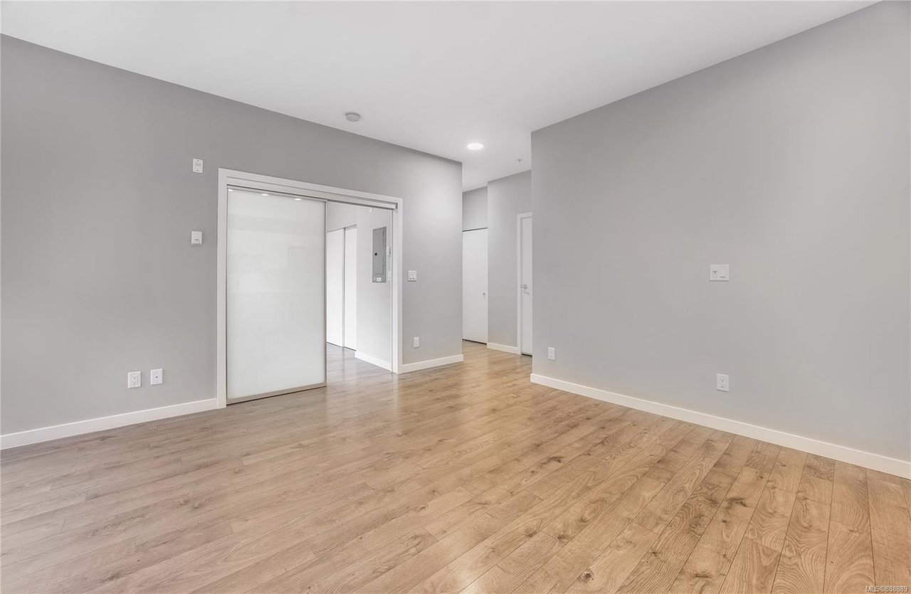 210-767 Tyee Rd