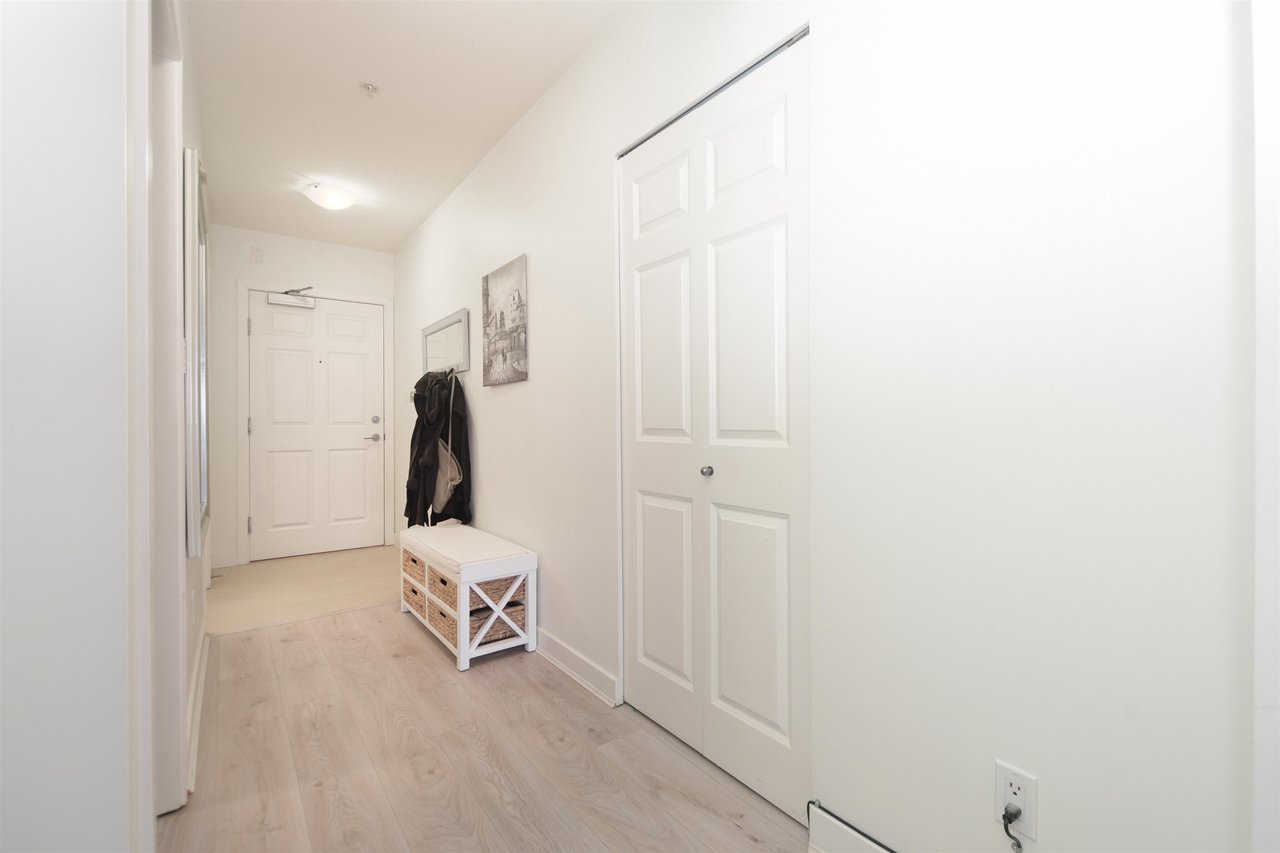 308-702 E King Edward Ave