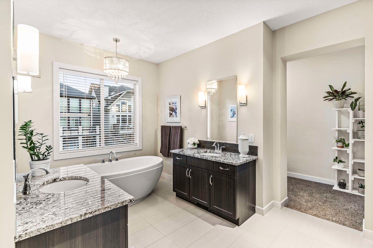 208 Mahogany Bay SE