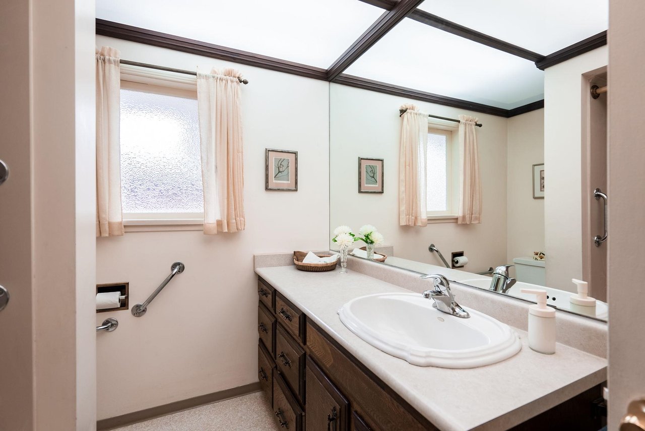 4143 Virginia Crescent, North Vancouver