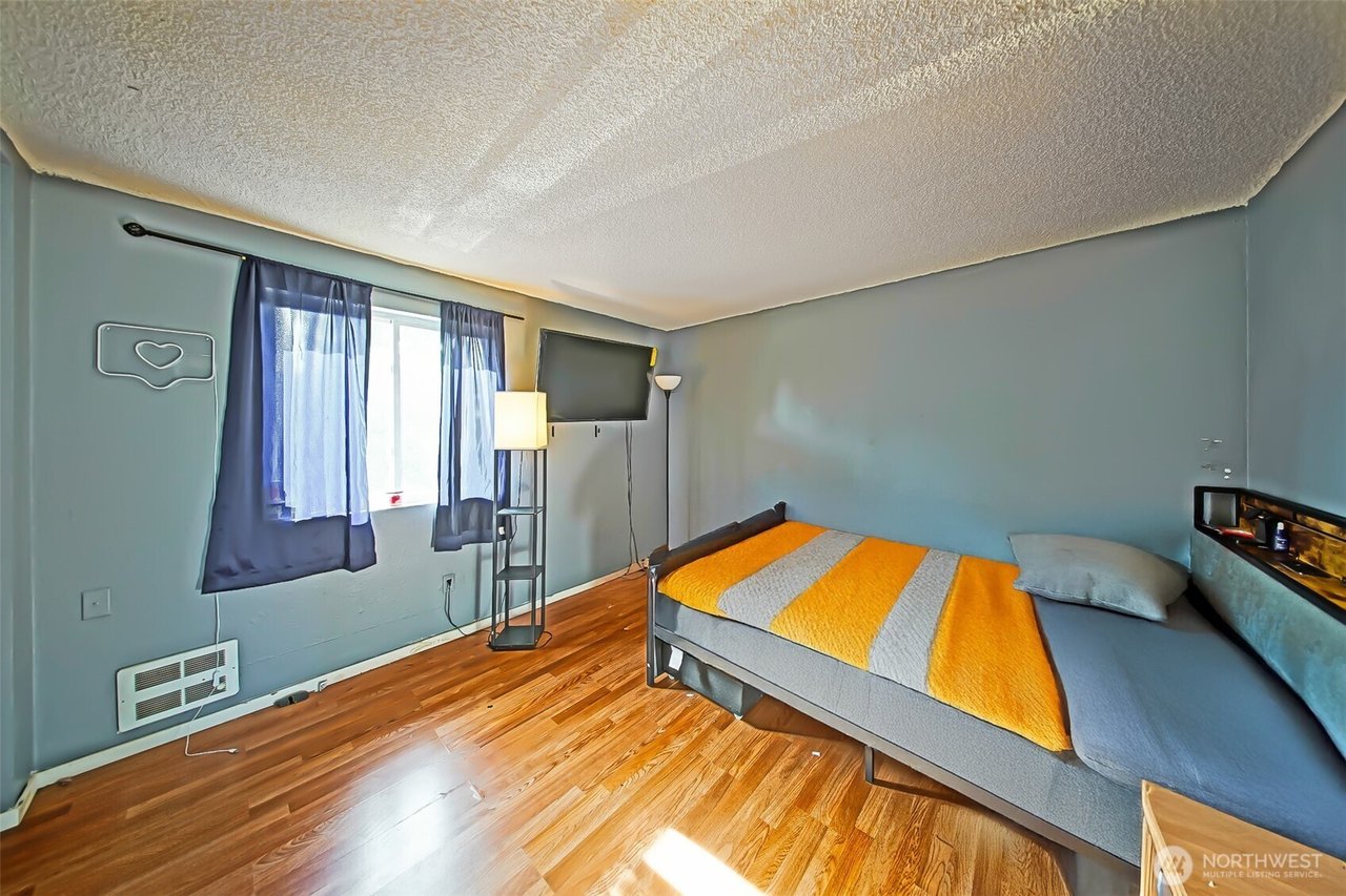 513 E 78th Street, Tacoma
