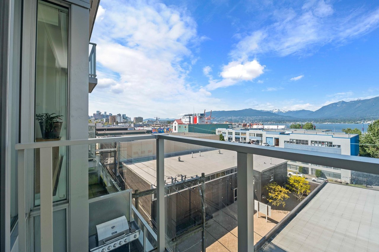 356-955 E Hastings St