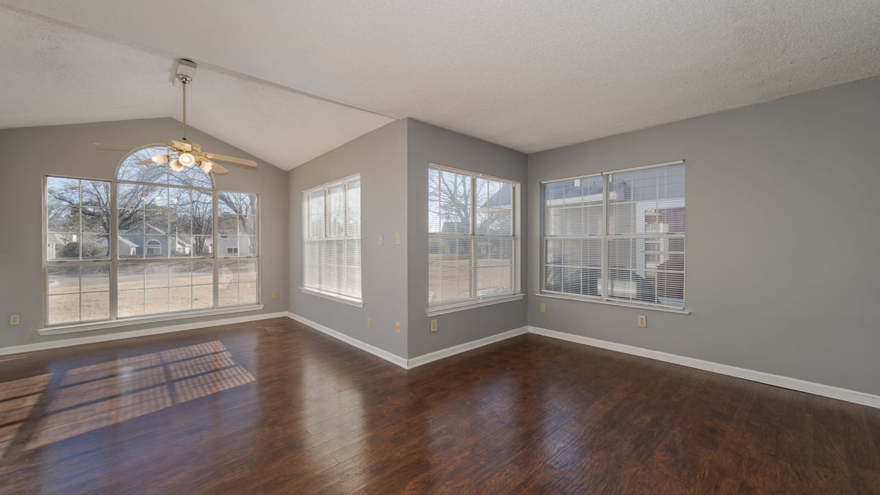 1 Bedroom Condo in Madison City!! Great Price!!