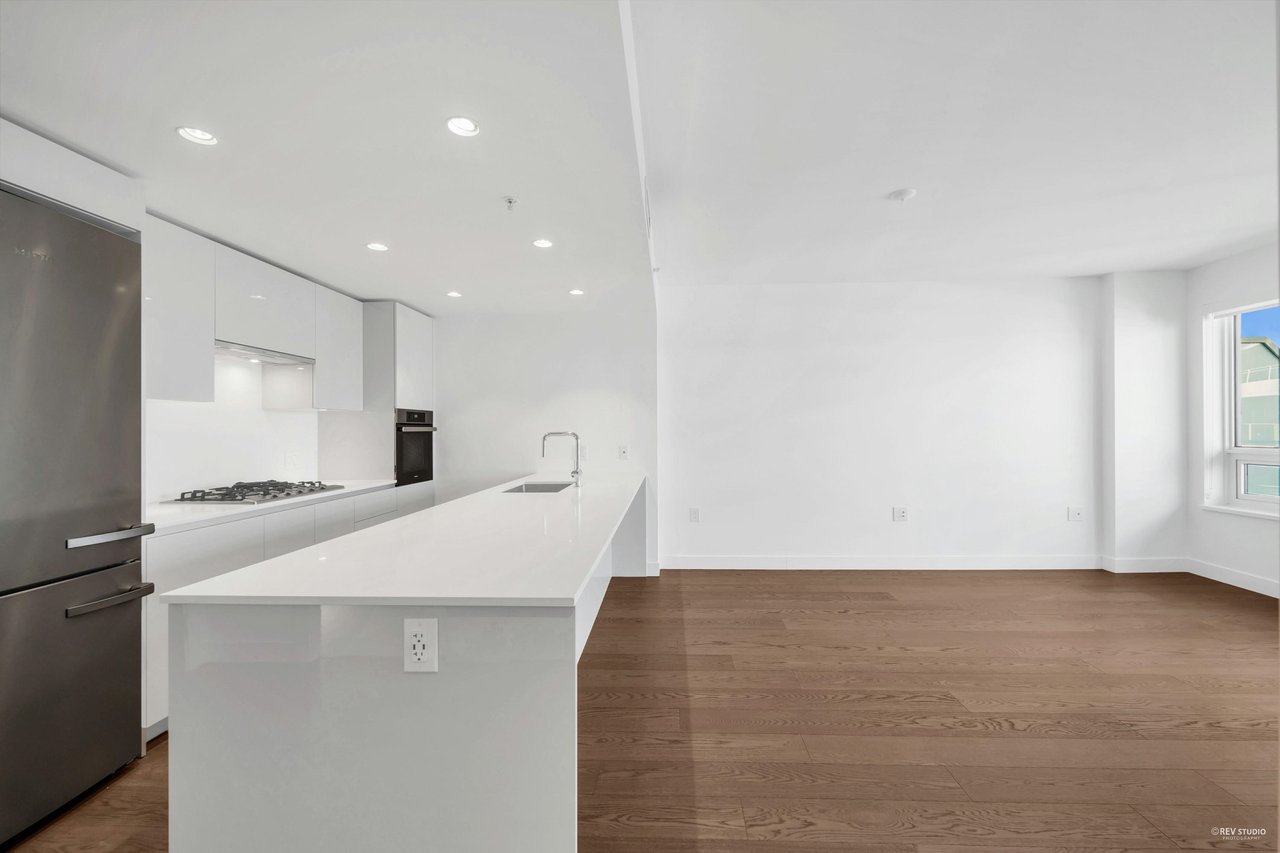 806-5788 Gilbert Rd