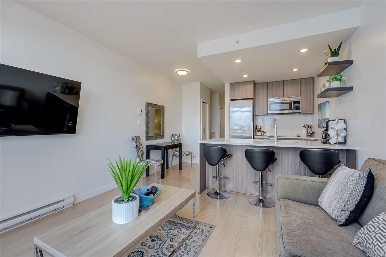 910-728 Yates St, Victoria