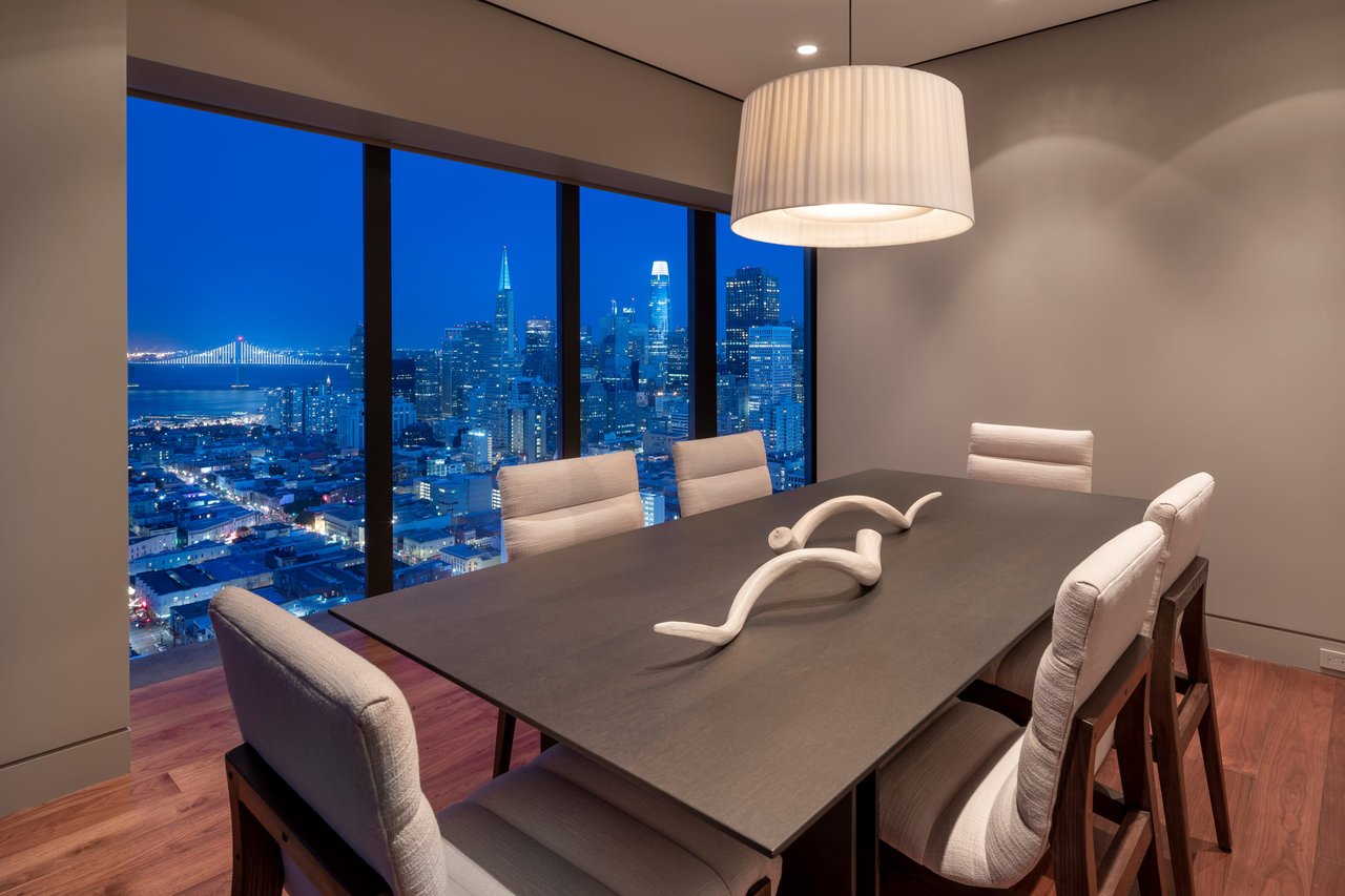 "As New" Contemporary View Apartment